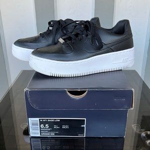 Nike Woman’s AF1 SAGE LOW